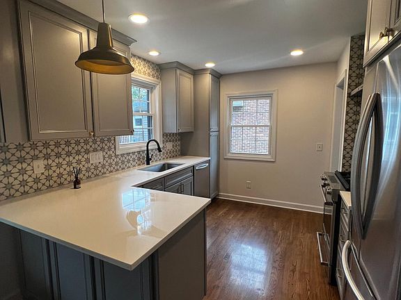 5th image of 1116 Mayfield Dr