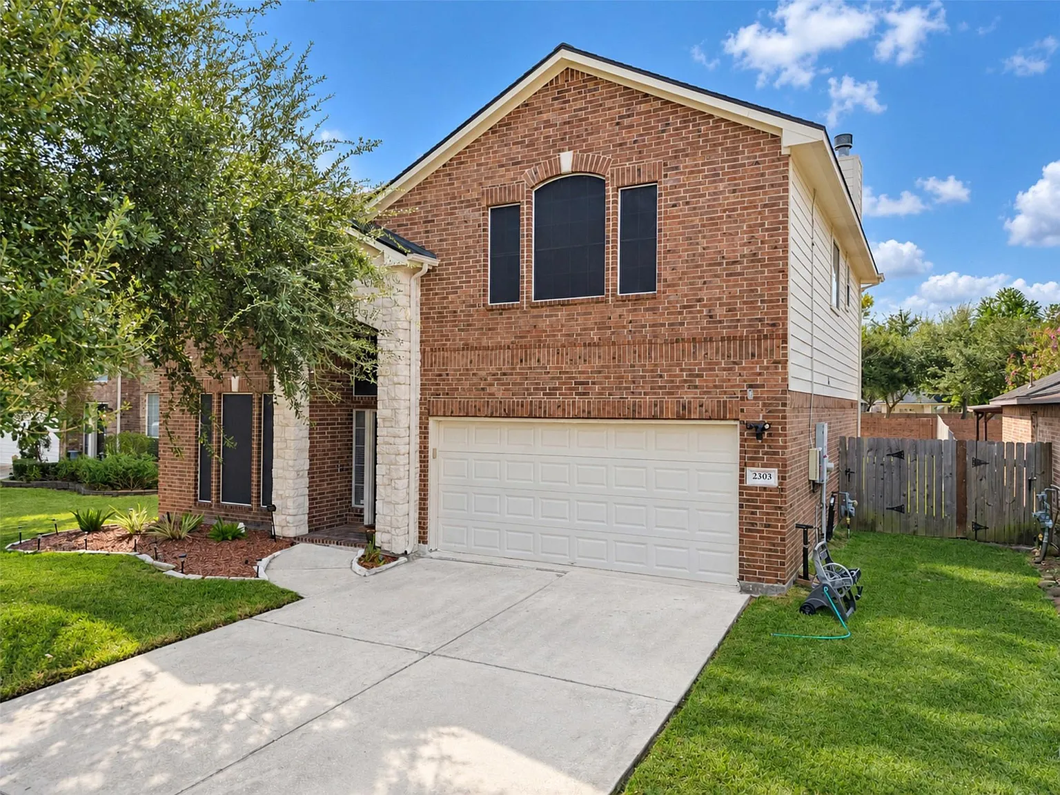 4 bed, 2.5 bath, $2,500 — Photo 3