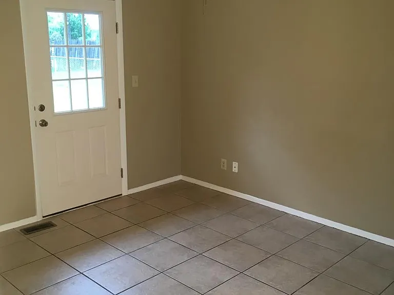 332 S Hickory Pl — Photo 6