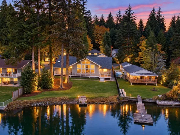 25732 W Lake Wilderness Drive SE, Maple Valley, WA 98038