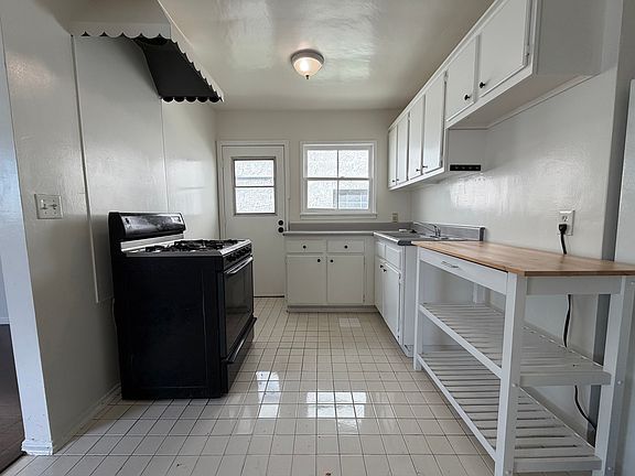 5th image of 13011 1/2 Oxnard St