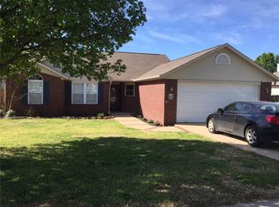 3209 W Gypsum Dr, Fayetteville, AR 72704