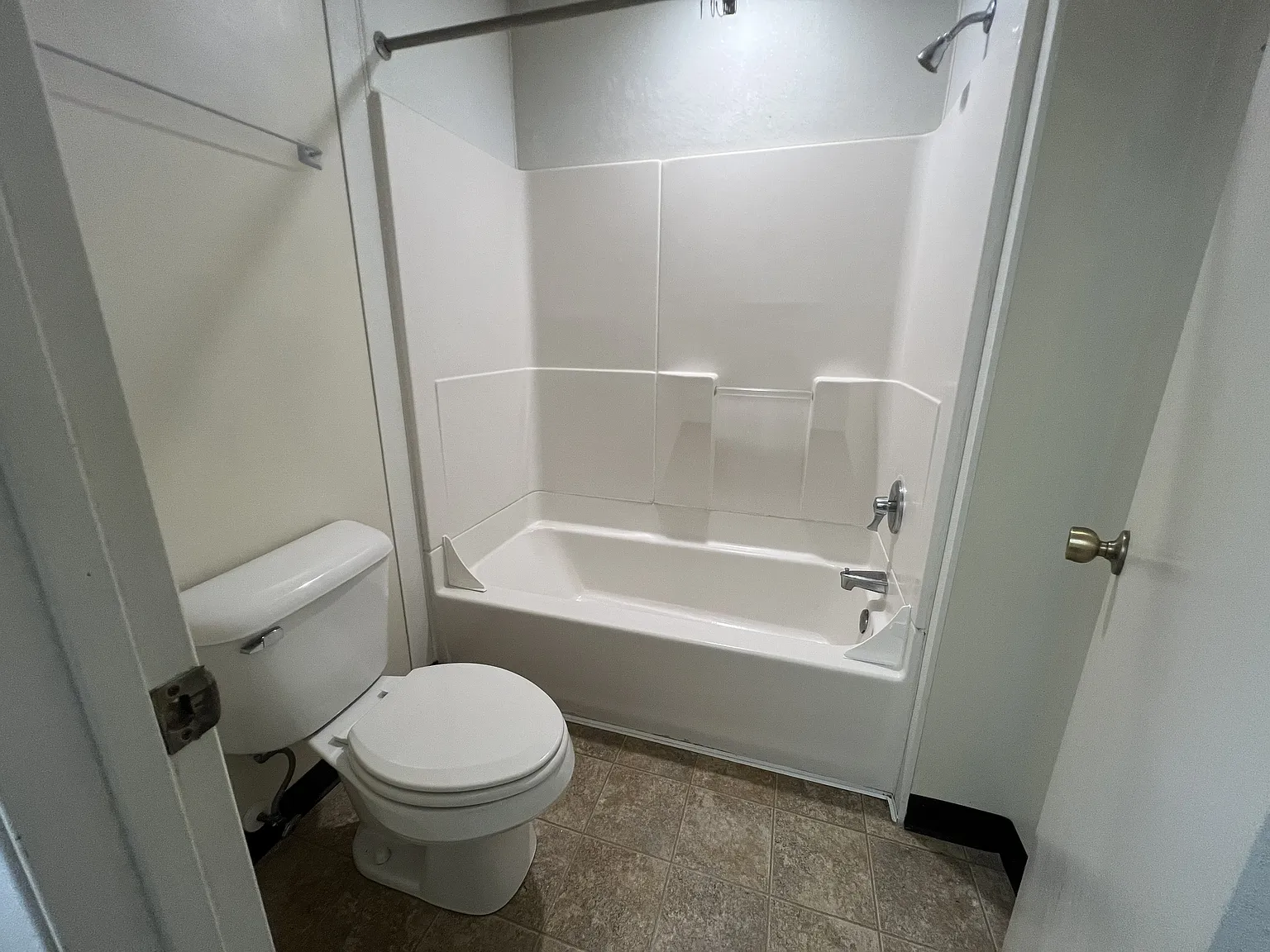 4 bed, $1,940 — Photo 4