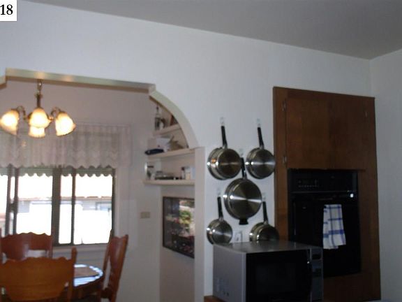 4th image of 376 Pardee Ave