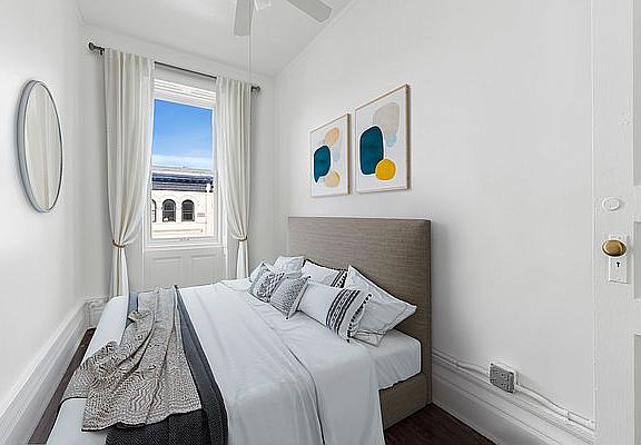 3rd image of 108 W 80th St #6