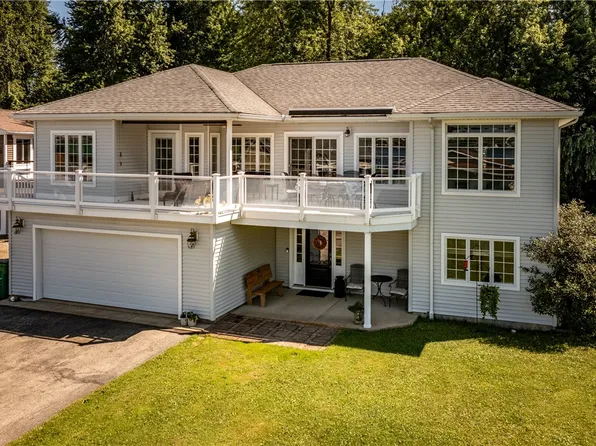 11492 N Shore Dr, Conneaut Lake, PA 16316