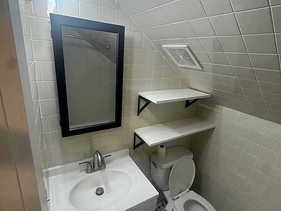 3rd image of 2438 Throop Ave #3