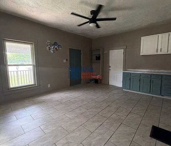 4396 Springfield St — Photo 2