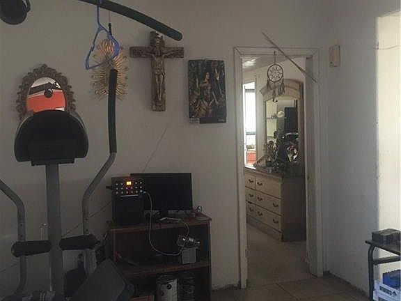 4th image of 5130 S La Cuadra Dr