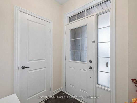 5th image of 25 True Blue Cres