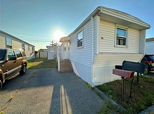 25 East Dr, Rumford, RI 02916