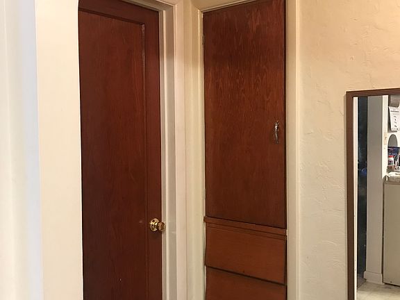 Hallway to bedrooms 