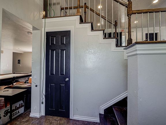 2nd image of 915 W Cantwell Ave