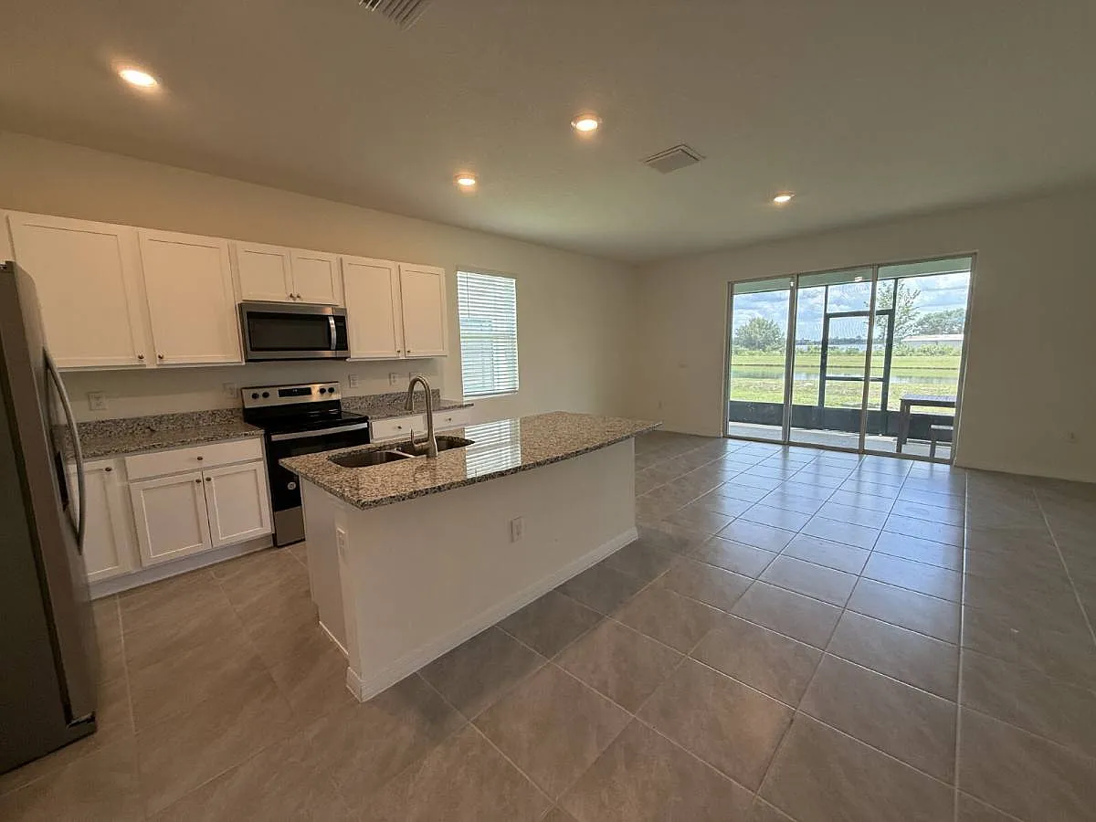 2188 Tay Wes Dr in Saint Cloud, FL 34771 — Photo 3