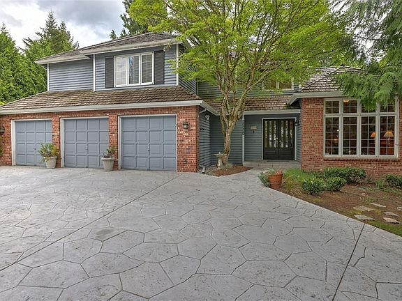 5th image of 12924 205th Ct SE