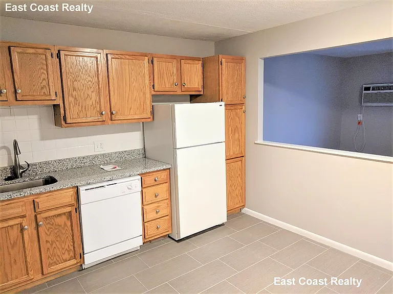 12 Cottage Pl #10 — Photo 2