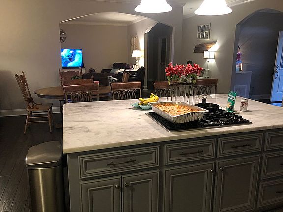 3rd image of 195 Harvest Trails Ln