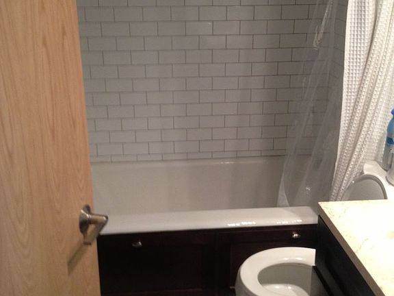 3rd image of 1015 Vaughn St APT 04