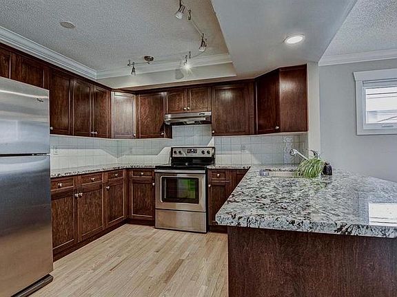 5th image of 82 Inglewood Poin SE