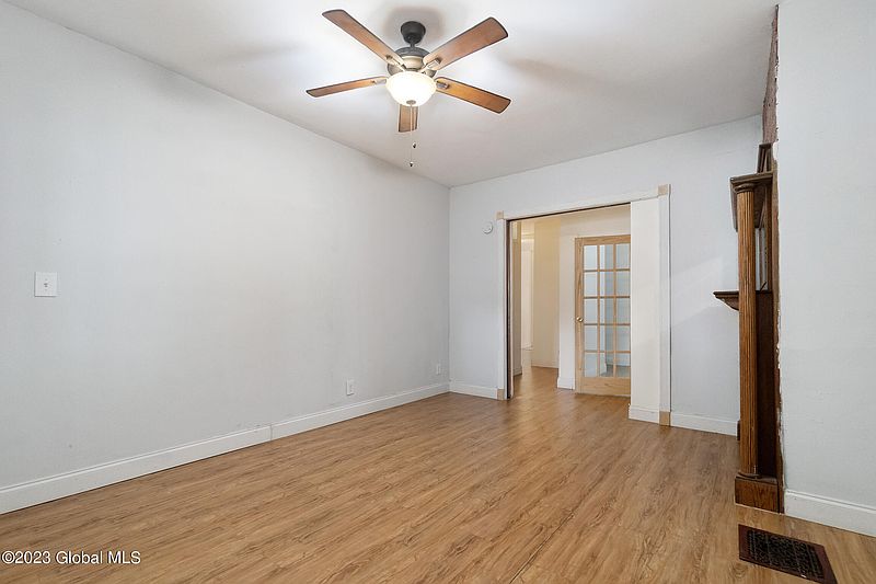 4th image of 14 Manning Square