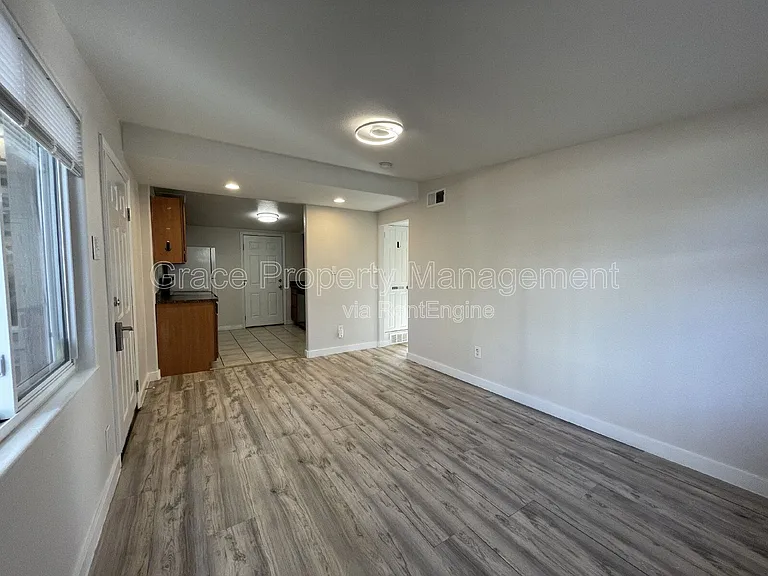 2127 S Acoma St — Photo 11
