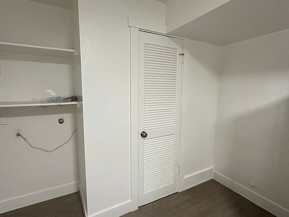 4th image of 1076 S Virginia Cir