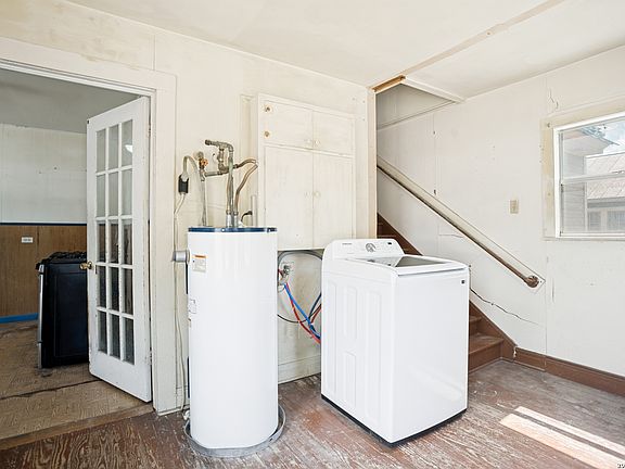 24th image of 608 Tivy St