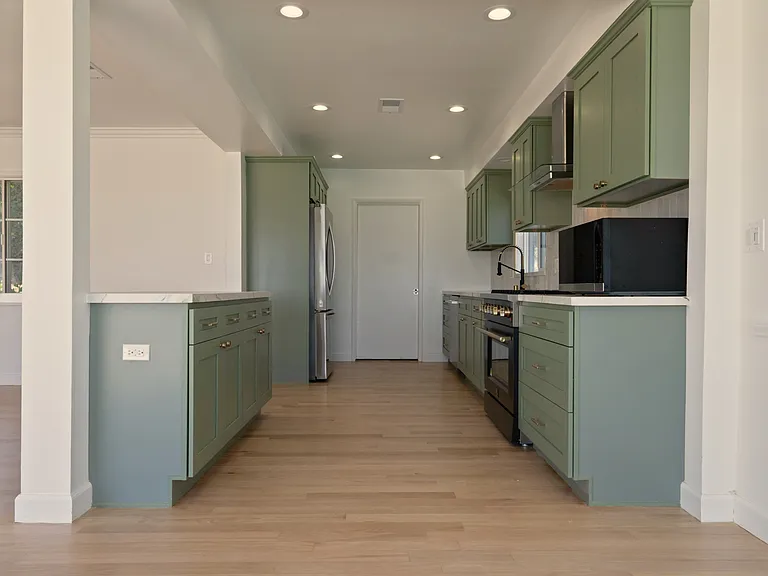 3710 Glenridge Dr — Photo 12