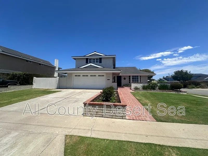 3 bed, 3.0 bath, 2144 sqft, $5,999 — Photo 2