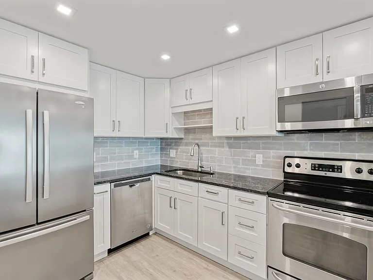 51 Island Way #411 — Photo 14