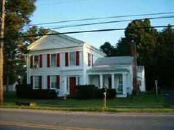 1st image of 9 Hughes St E