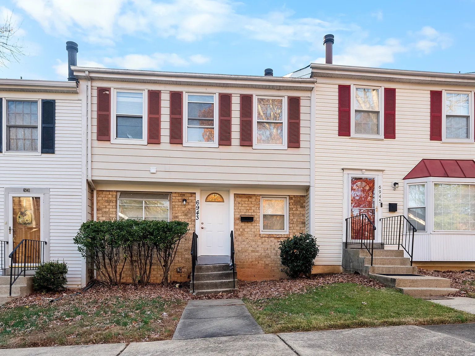 4 bed, 3.5 bath, 2200 sqft, $3,300 — Photo 1