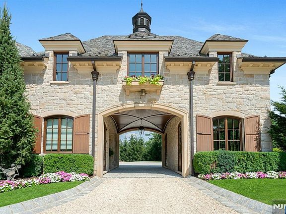 5th image of 123 E Saddle River Rd