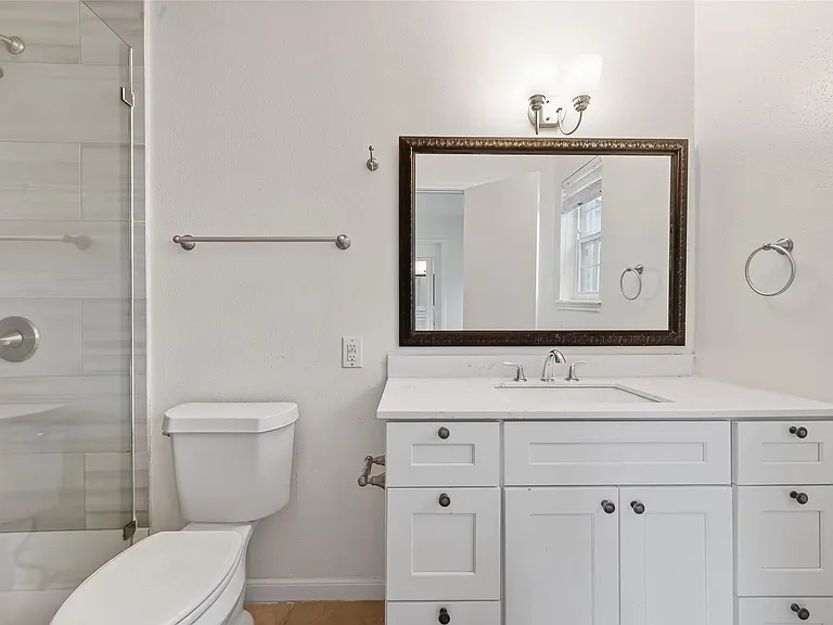 500 N Post Oak Ln — Photo 41