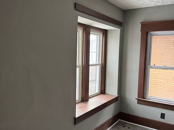 4th image of 1106 E Lake Rd #2