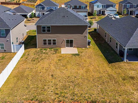 2nd image of 140 Lavinia Cir