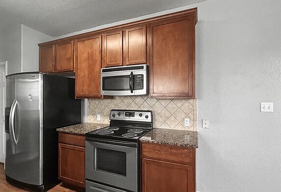 2nd image of 188 Oxford Dr