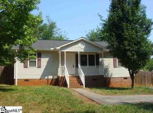 585 Garrett St, Fountain Inn, SC 29644