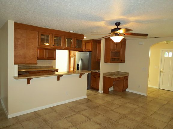 5th image of 761 Lindenwood Cir E