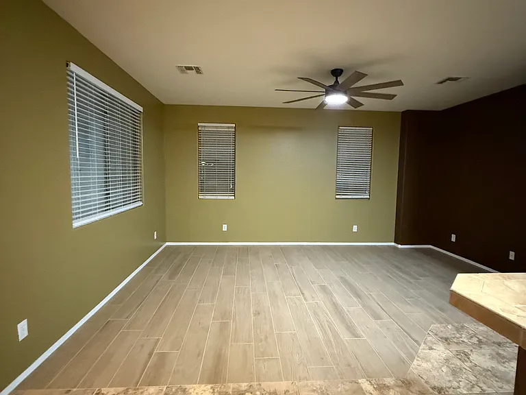 15435 W Canterbury Dr — Photo 3