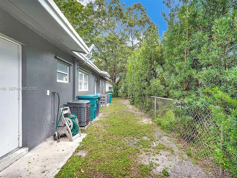 746 SW 4th St #1 — Photo 25