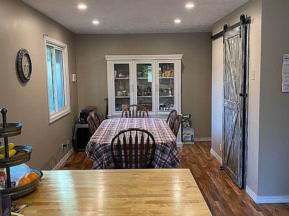 5th image of 40 Pine Crest Dr