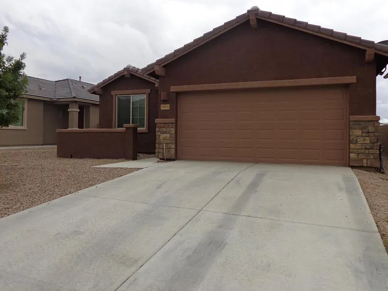 10450 S Cutting Horse Dr — Photo 1