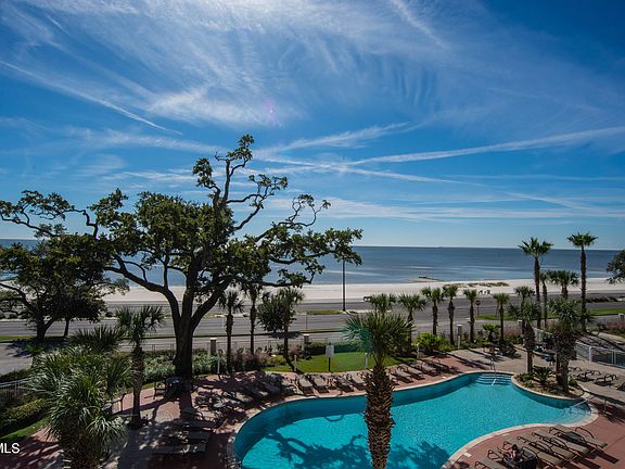 2nd image of 2228 Beach Dr APT 301