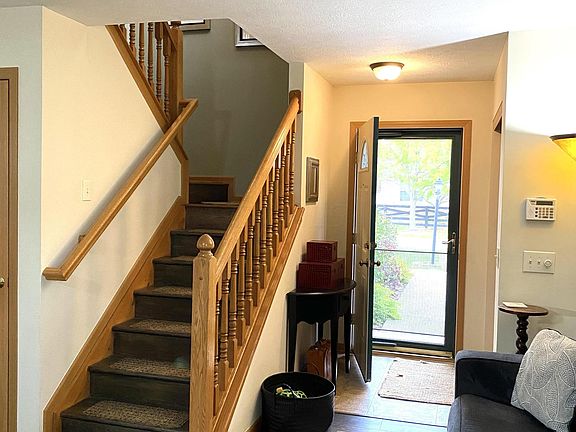 3rd image of 5077 Owen St