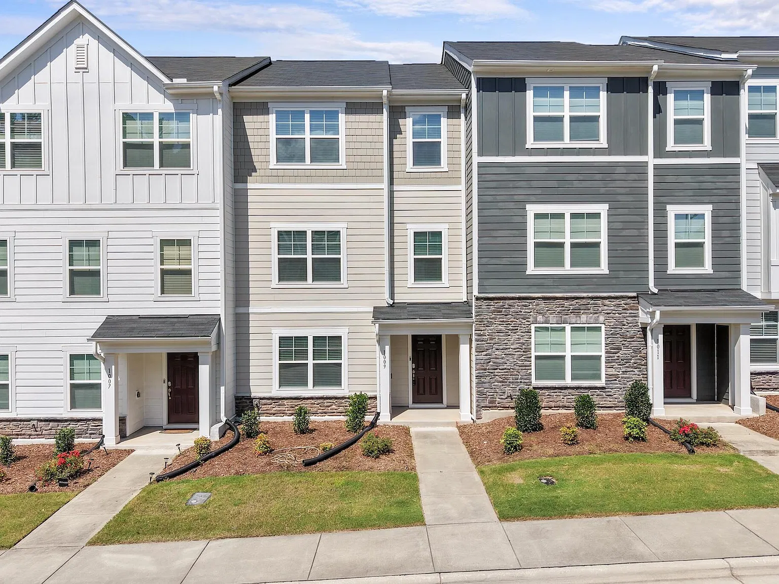 4 bed, 3.5 bath, $2,300 — Photo 1