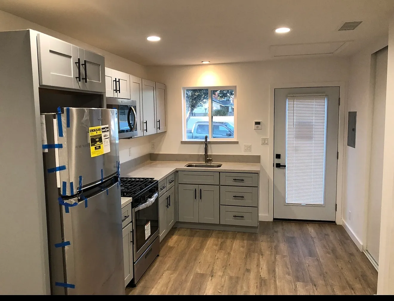 1 bed, 420 sqft, $2,395 — Photo 3