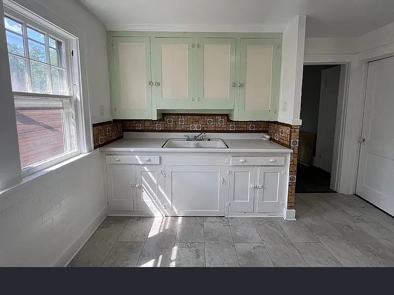 2858 McKoon Ave #2 — Photo 4