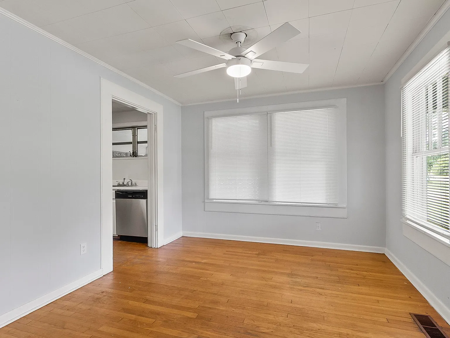 3 bed, 1.0 bath, $1,495 — Photo 4