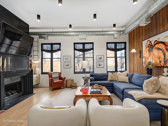 4th image of 2001 W Wabansia Ave APT 102